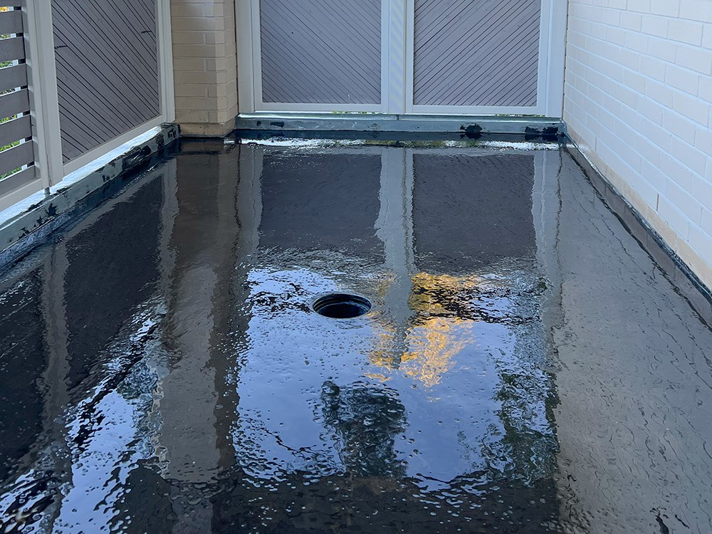 Leppäpirkontie 6 parvekkeen pinnoitus