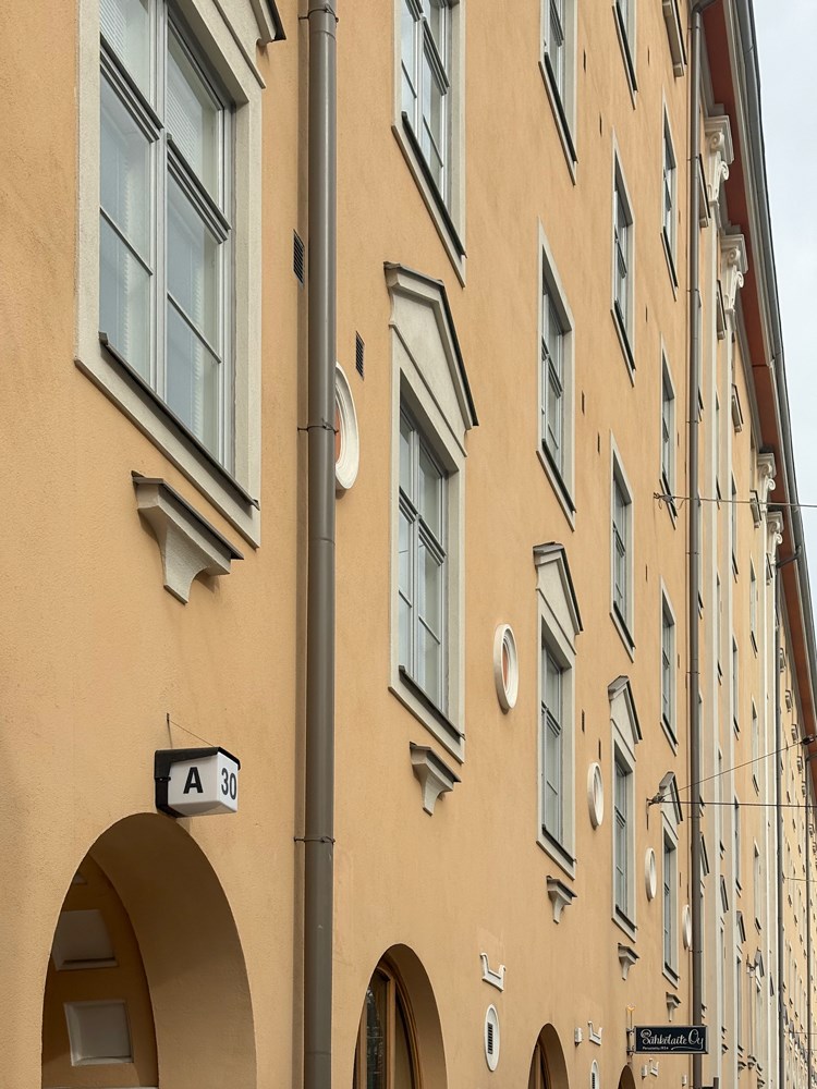 Runeberginkatu 30 julkisivumaalaus