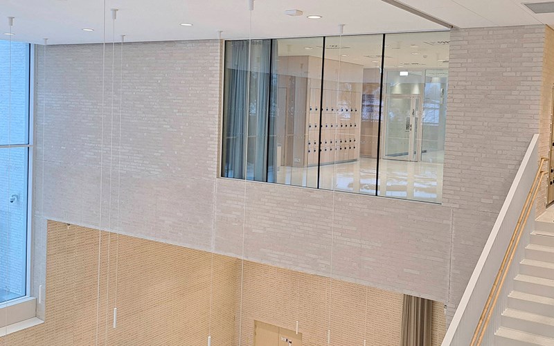Kottby Grundskolan tiililaattapintainen levyrappaus